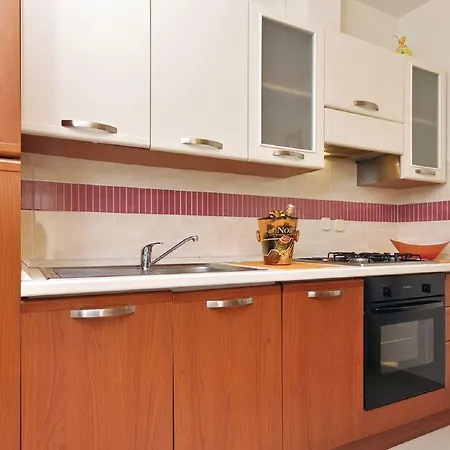 Apartament Kontrada *