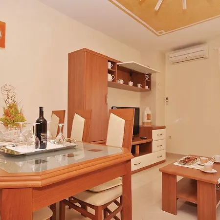 Apartament Kontrada *